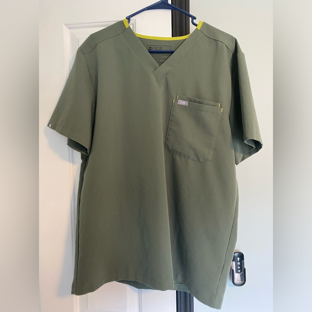 NWOT Figs Men Leon Moss Limeade Scrub Top Size Large